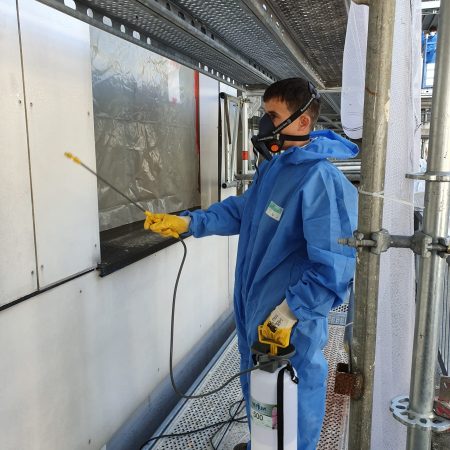 RK Demnotage Asbest Sanierung mit Schutzausrüstung